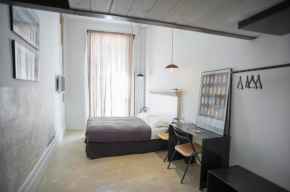 Гостиница Belledonne Suite & Gallery  Неаполь